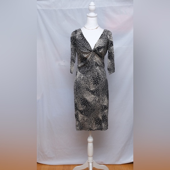 Diane Von Furstenberg Dresses & Skirts - Diane Von furstenberg DVF tarelle silk dress. Black and white. Size 8